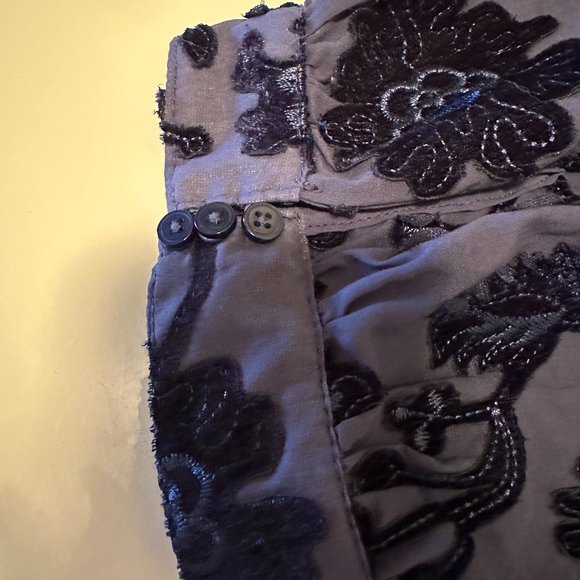PILCRO FROM ANTHROPOLOGIE NAVY EMBROIDERED BLOUSE SIZE LARGE.  NEW WITHOUT TAGS - Picture 10 of 12